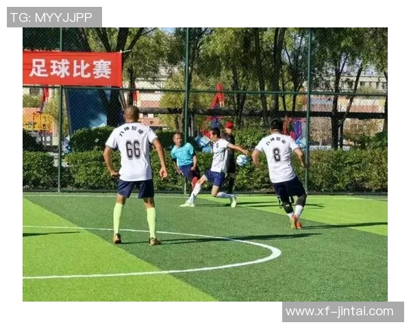 足球场上的长发球星燃情演绎 足球梦想与力量的完美融合